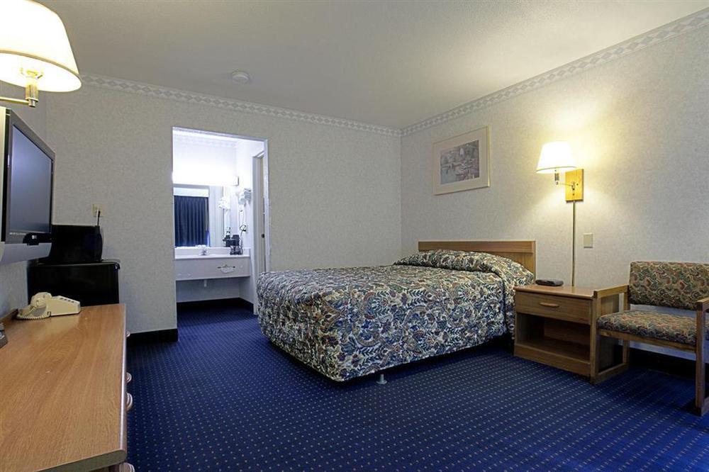 Americas Best Value Inn Of Decatur Номер фото