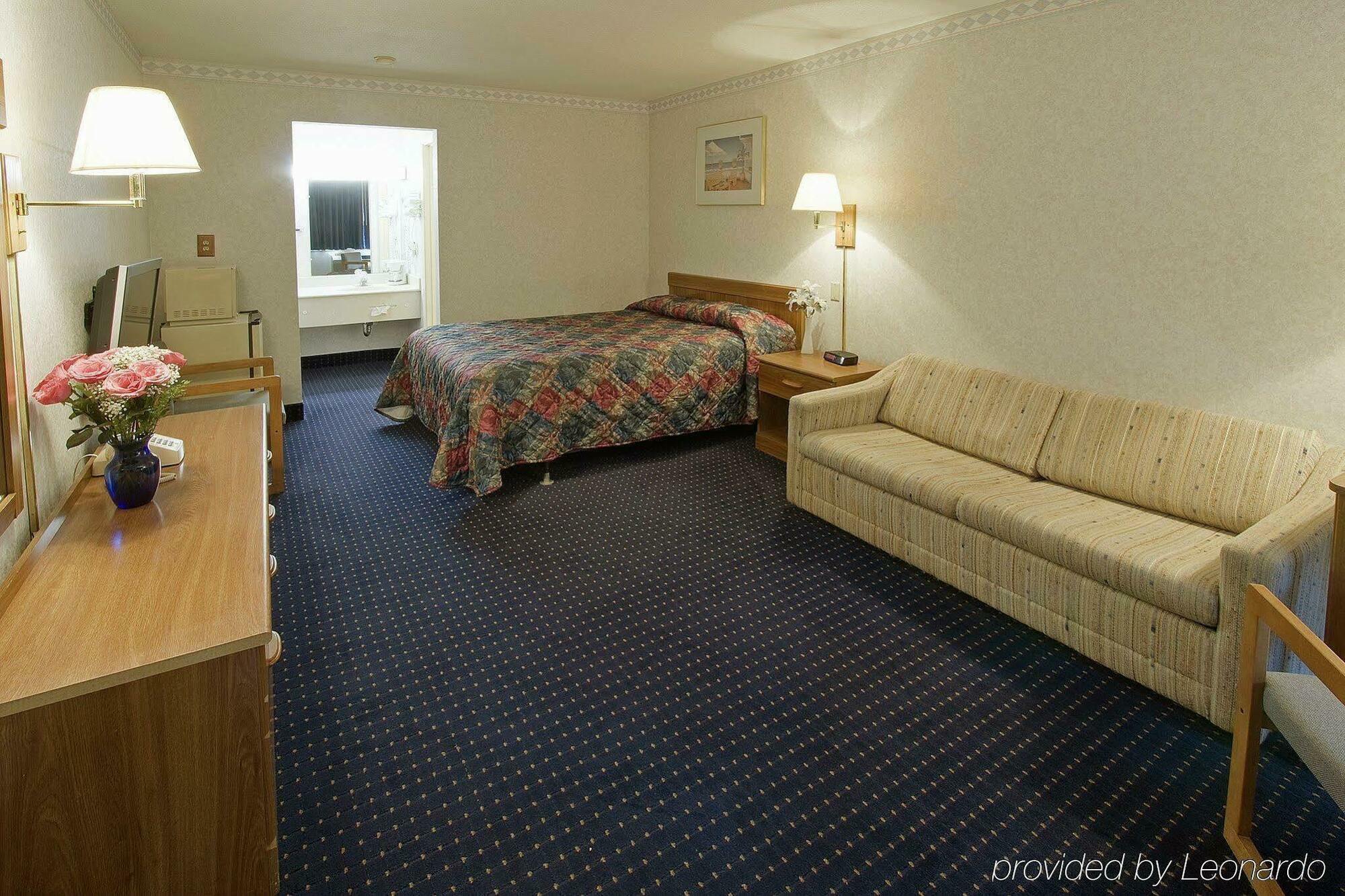Americas Best Value Inn Of Decatur Номер фото